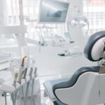 How do I choose a good dental clinic?